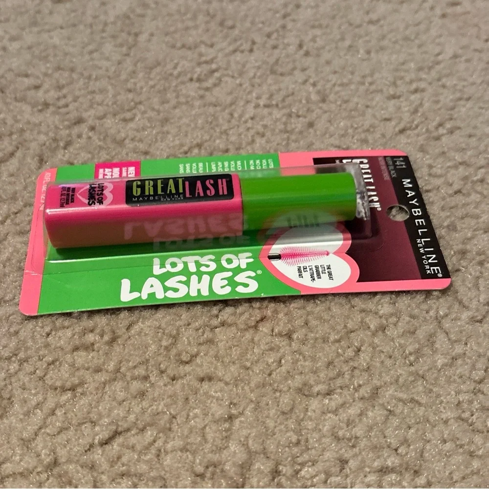 Maybelline Great Lash Mascara Lots of Lashes .43FL. OZ. Very Black 141 New